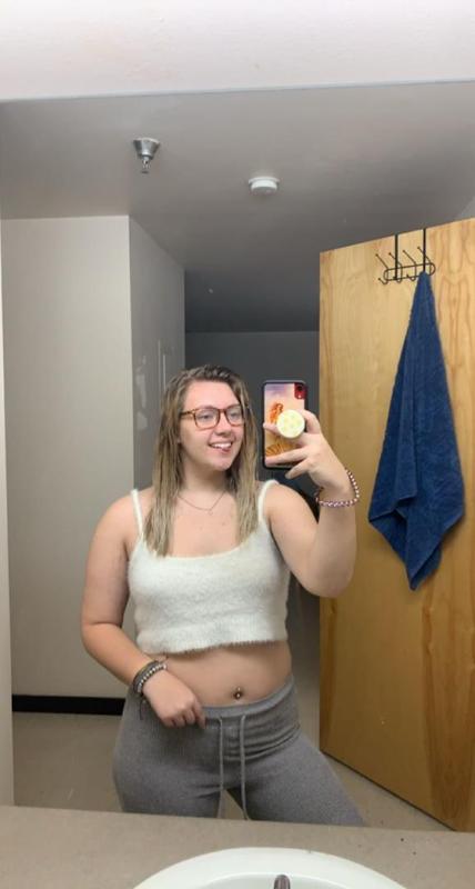 Horny asf HMU I’m available😍👅