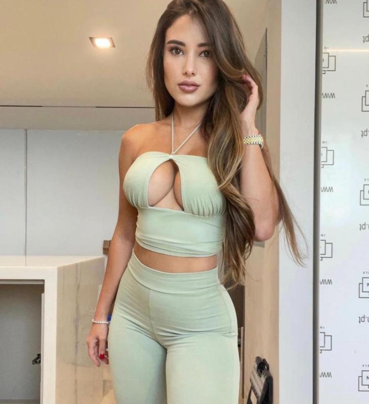 Anyone down for hookups 🍑👅