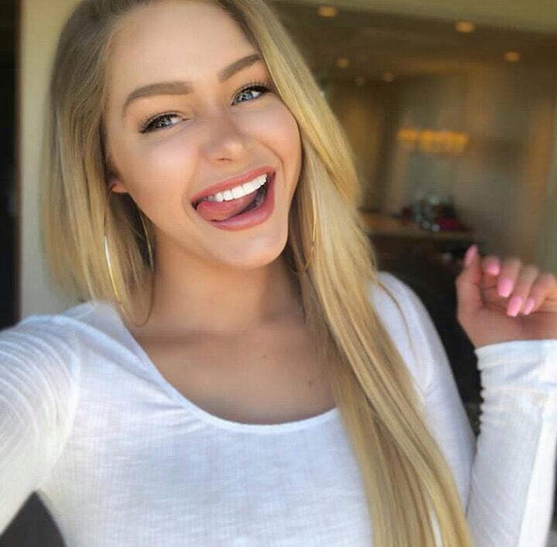 HMU FOR HOOKUP 🍑🍑🍑