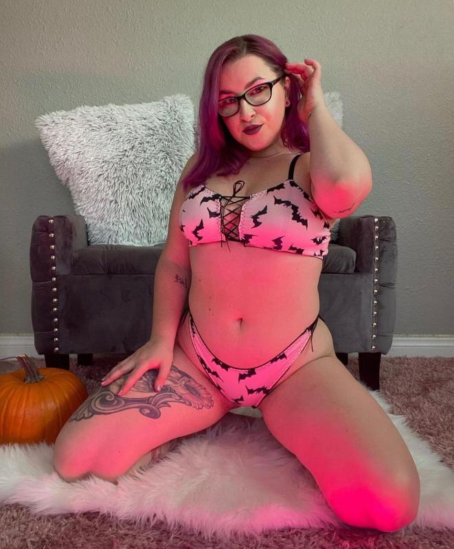 Escort available for hookup