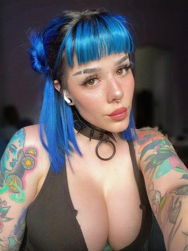 Down for hookup HMU on snap Cortana_b or text me (931) 389-4799