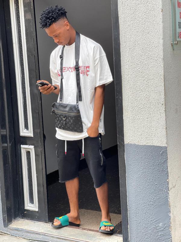 SNAPCHAT: Galeamberle2021 👅🍆🍑💋II squirt 💦 while you eat me hard 🍆.