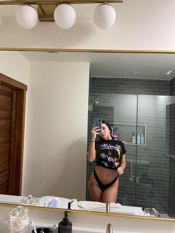 Let fuck Add me on Snapchat krystal2021518 To hookup I'm available For FUCKING.