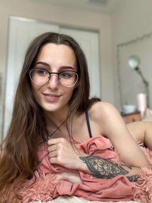 Hey guys it’s Doris? Im available now and ready to have some fun💦🍆.