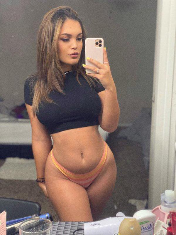 I’m available for hook up 🍑💦🍆