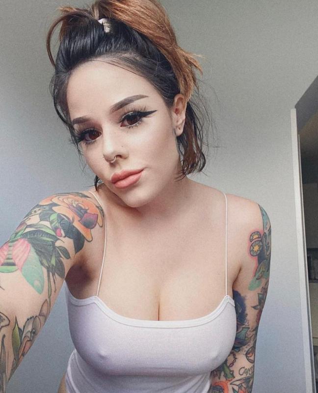 I’m available for hookup let fuck and suck