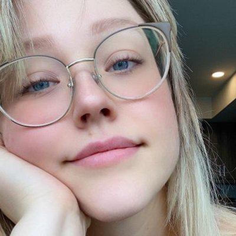 I’m down for hookup tonight 👅👅👅 Add my snap kim_luis3