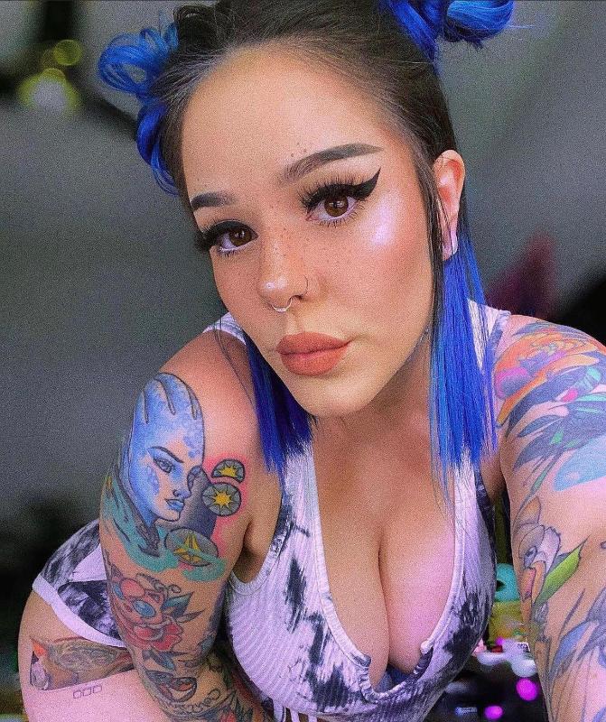 Female escort ready and available for hookup 🍆🍑💦