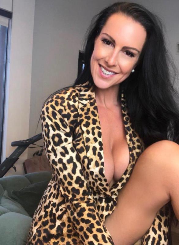 HMU I’M AVAILABLE FOR FUN