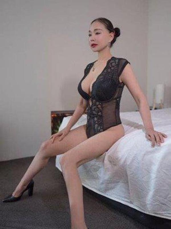 big boobs girl 38 DD