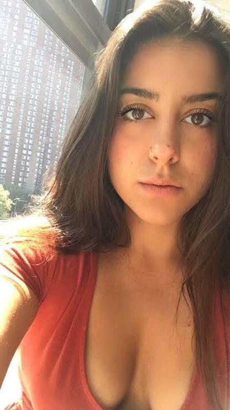 I’m available for hookup and escort services ❤️🥰😍