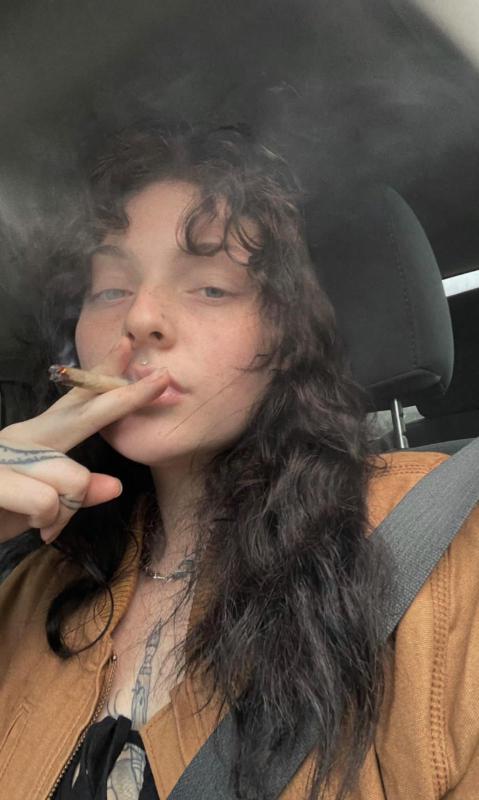 HOOKUP SEX AND SELL DRUGS 🍑🍑💋💋