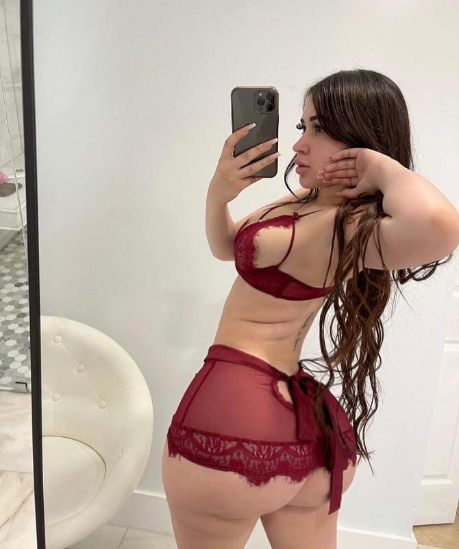 I’m available for hookups 🍆🍑💦