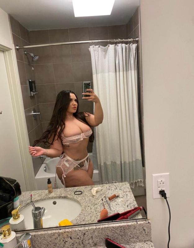 Am^ Real💦available 💦down to fuck you good🍑🍆👅