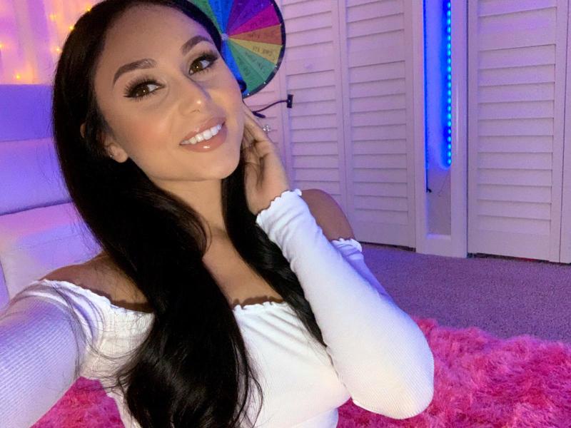 An actual Escort ready and Available for hookups 😍❤️💋