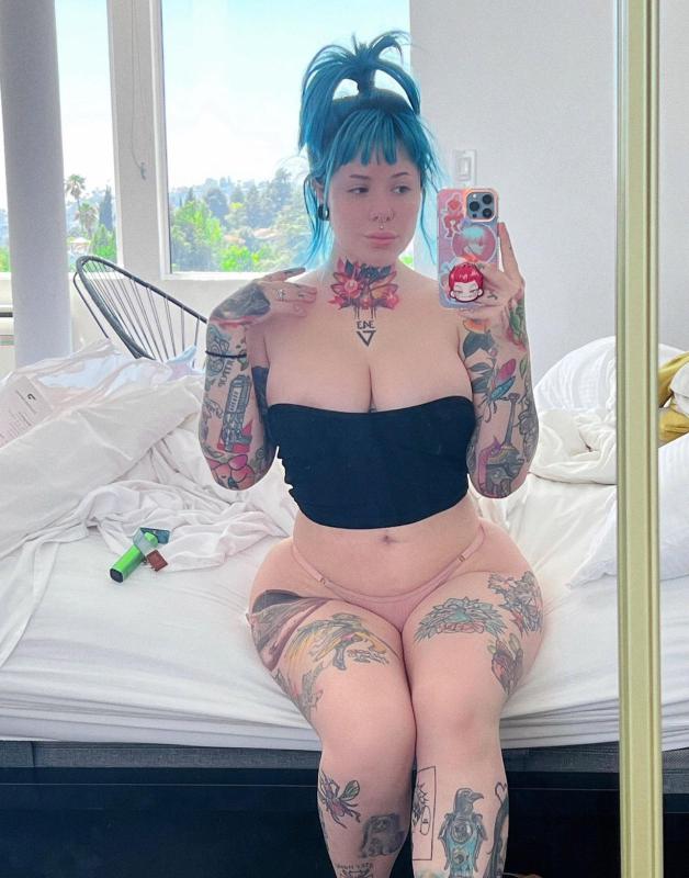 Sexy babe 🥰💋 ❤ Juicy and yummy 🍑🍆💦 HMU on snap at :melissa_kelly09