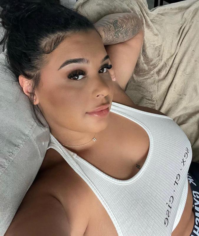 Hot pussy👅👅💦💦