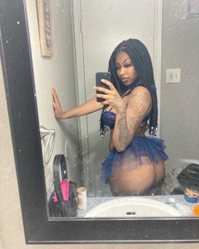 PersuasionPrettyWetAss💦🤩 2&3 Girl special available 🥂🍫🌸