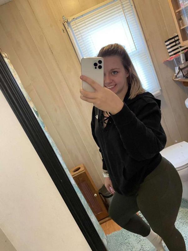 Available for hook up anytime from now 💛