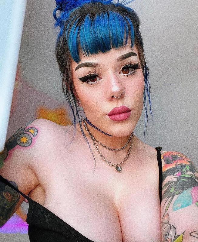 Down for hookup HMU on snap Cortana_b or text me (931) 389-4799