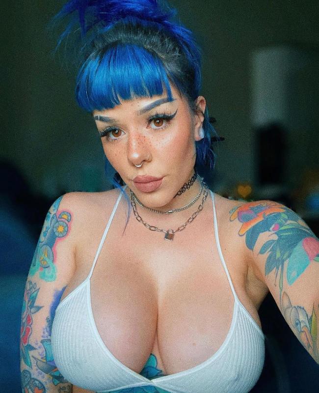 HORNY GIRL LOOKING FOR FUN💦💦💦👅🍆💦😋