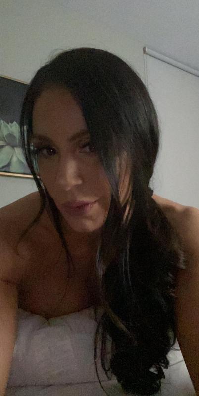 I’m available for hookup ❤️❤️❤️🍑🍑🍑