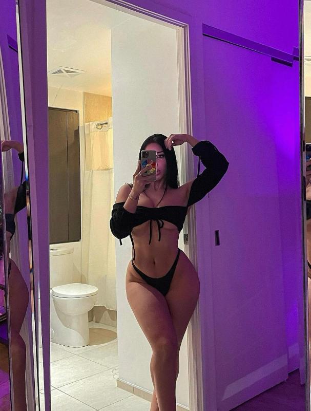 HORNY AND WET💦🤤CLEAN T!TS AND PUS$Y👅😻