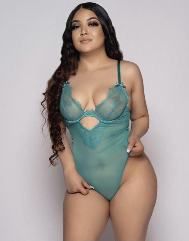 Exotic curvy Latina that aims too please