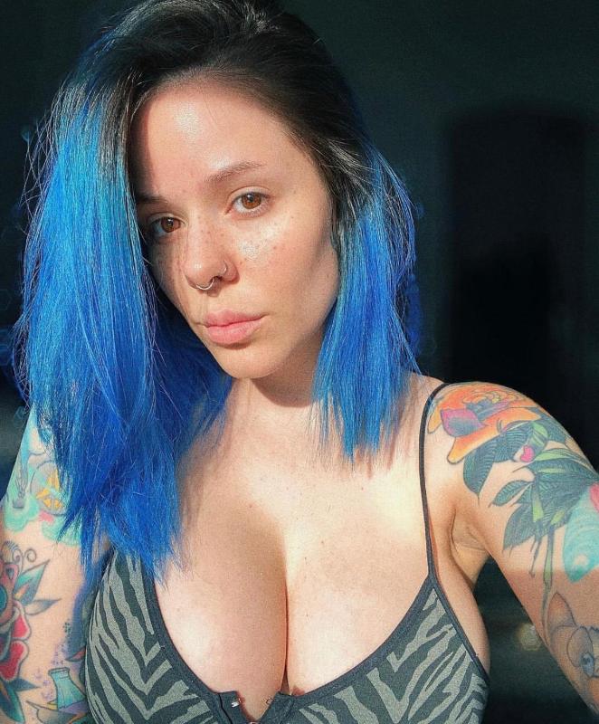 Are you down to fuck hmu on snap Triggers200 or 424-426-0191