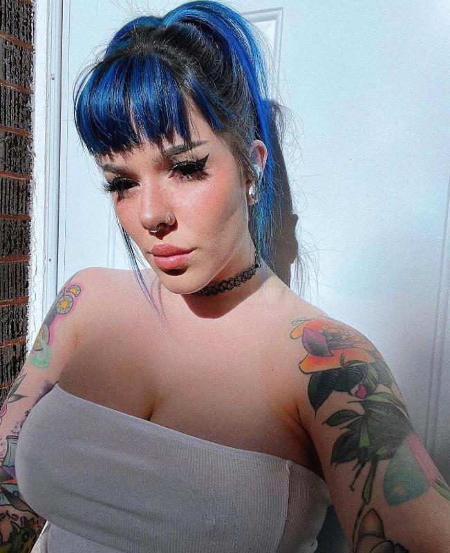 HORNY GIRL LOOKING FOR FUN💦💦💦👅🍆💦😋