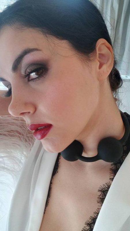 ESCORT AVAILABLE FOR DISCREET FUN