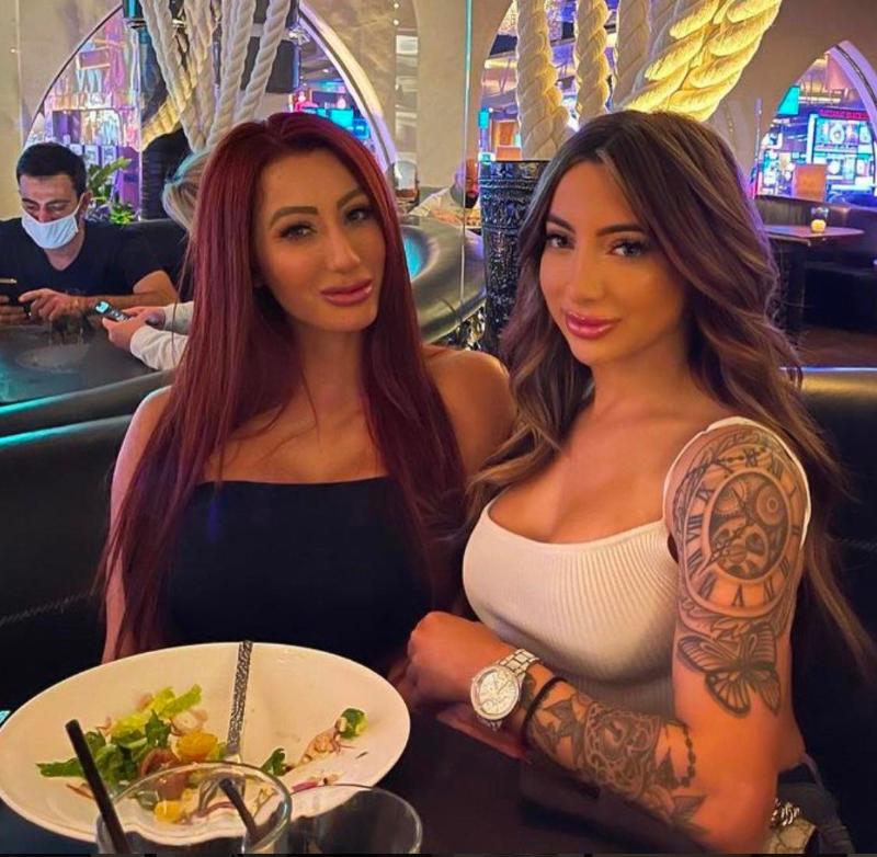 ✅spend the night with 2 sexy best friends that love to play✅