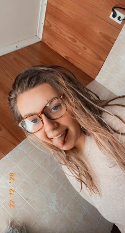 Horny asf HMU I’m available👅❤️