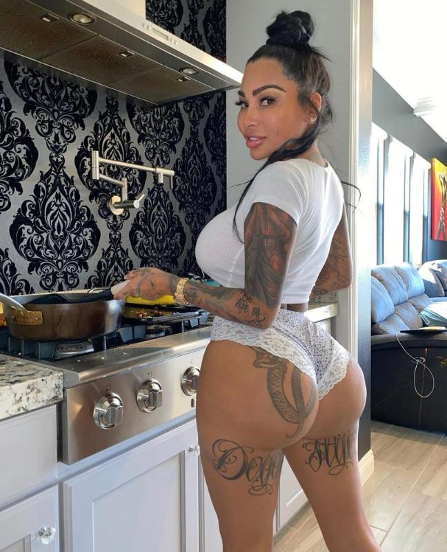 Am available both Incall and outcall hookup HMU Snapchat emilyjonnes2021