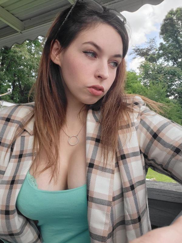 I am available right now YoungHott$exy Classy and Wet text me (605) 606-7984