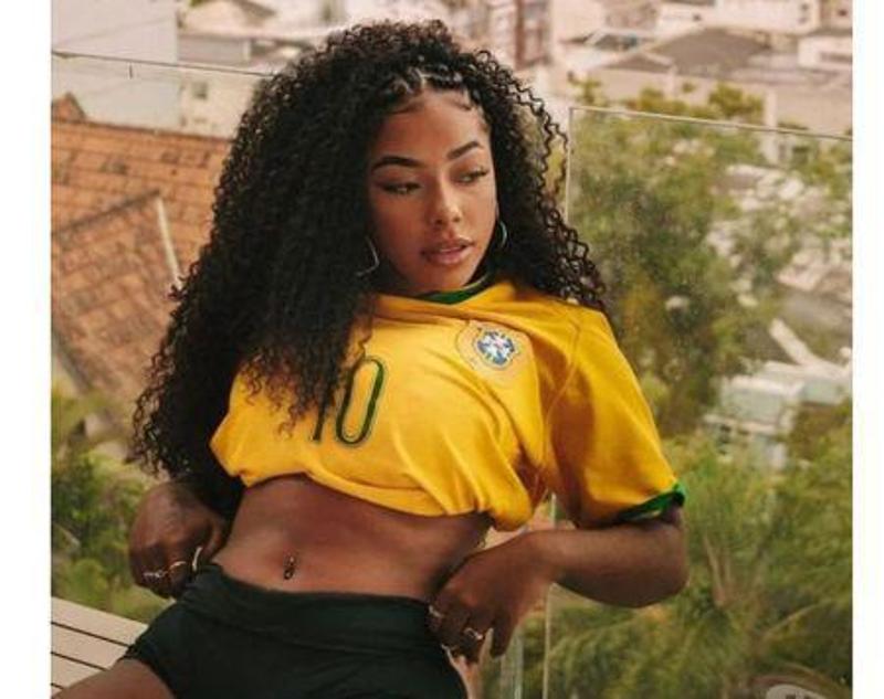 BRAZILIAN GIRL 🇧🇷 First time in UK
