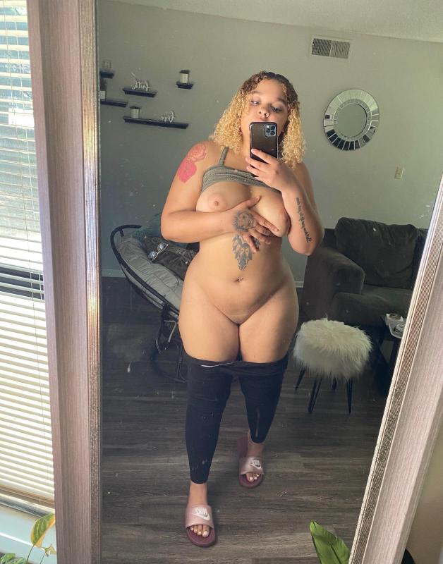 MY WET 💦💦.... IS READY TO TAKE IN SOME GOOD HARD COCK THAT WANT SOME JUICES