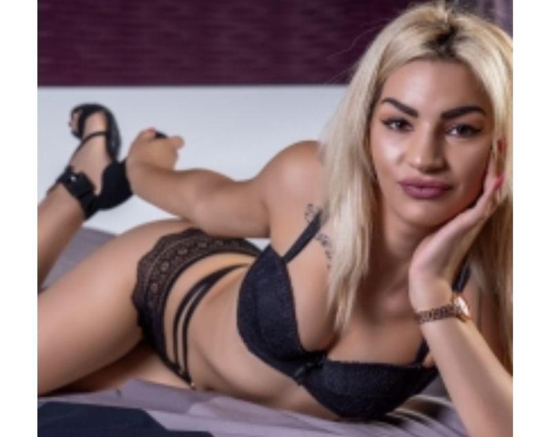 2 PARTY GIRLS NEW IN LEEDS