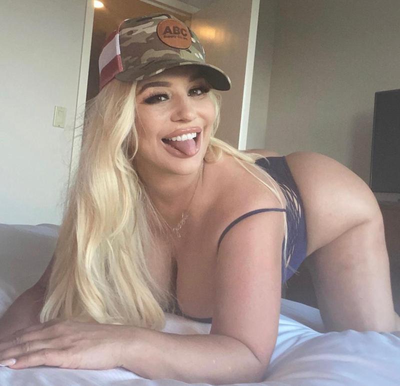 I’m available 💦🍆🥵🥵