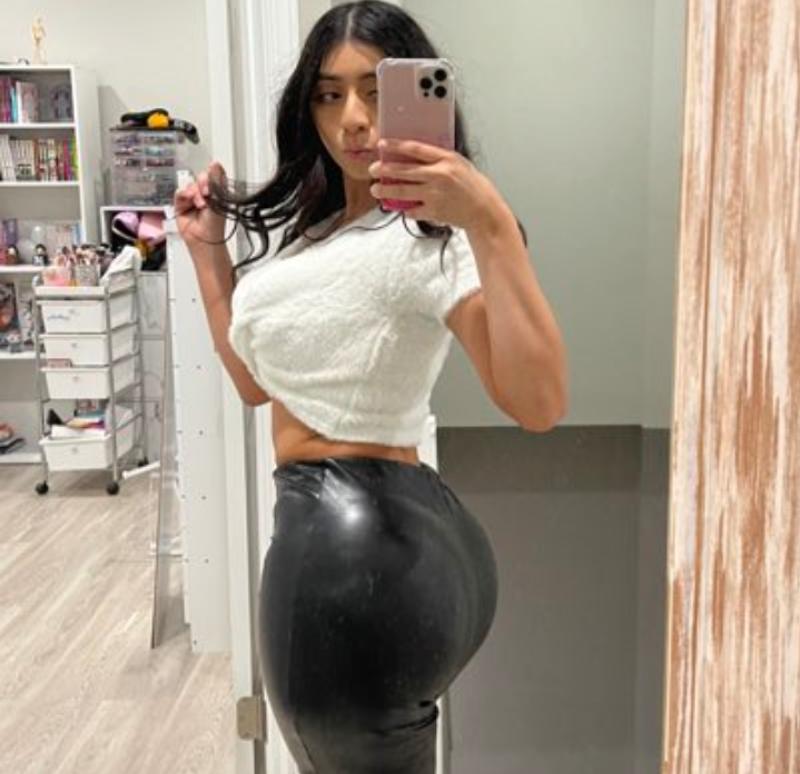 I'm available for hookup both Incall and outcall. (321) 587-5133