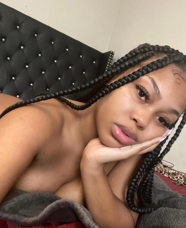 HMU for hook up in and out call car 251-616-8892 Snapchat sarahbrown3231