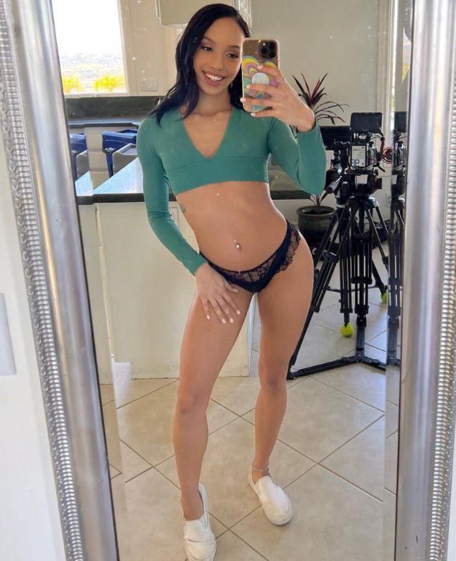 I’m available at the moment 😍 send me a Dm 🤭