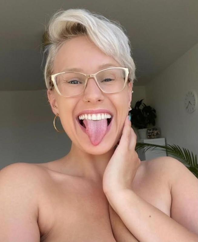 A HOT SEXY BABE WANTS TO FULFILL YOUR CRAZIEST WIDEST SEXUAL FANTASIES 🥵