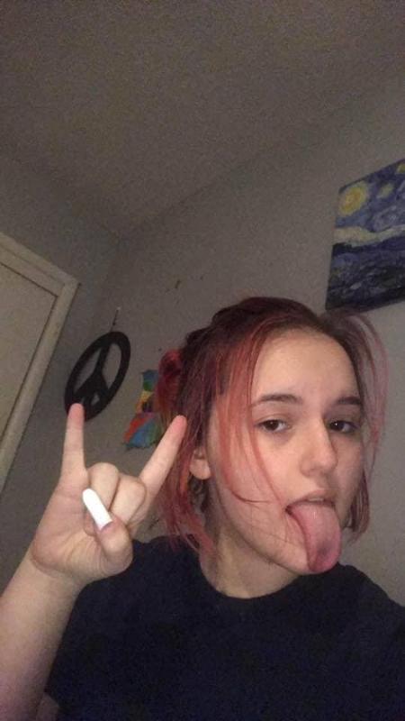 am an escort....im available for hookup and sex