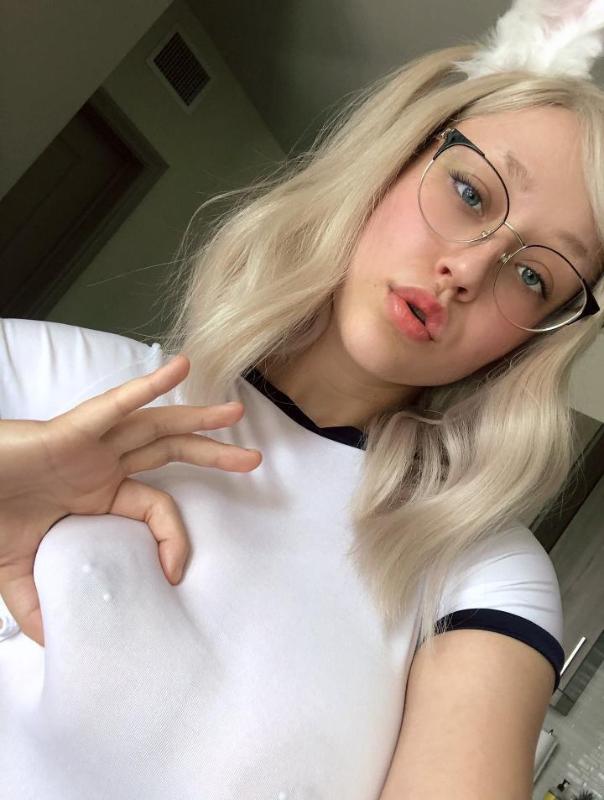 HOT WET PUSSY👅 DOWN TO FUCK