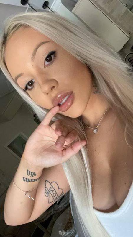 NEW GIRL IN AREA. DISCREET HOOKUP SERVICE