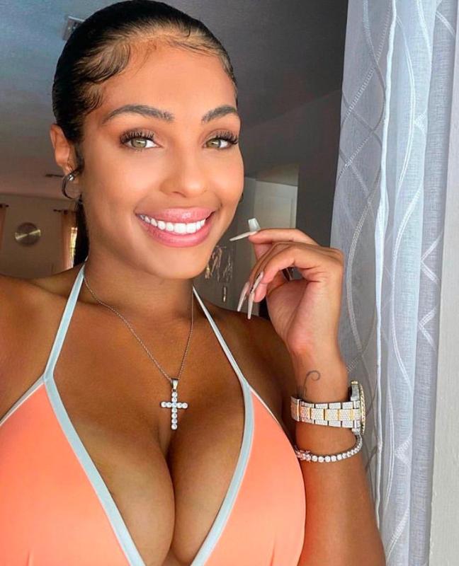 I’m available for hookup call me 🤙❤️