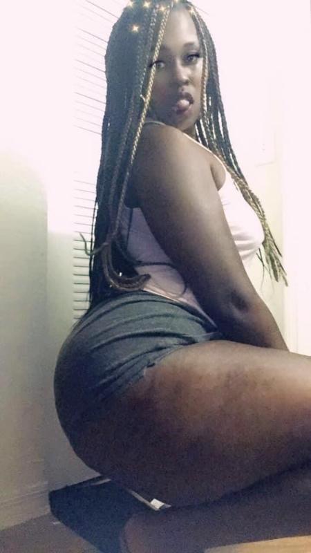 Big black curvaceous woman available for all kinds of sex and hookup