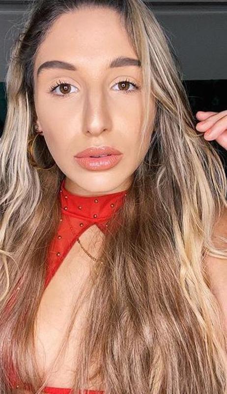 WHO IS DOWN TO HOOKUP