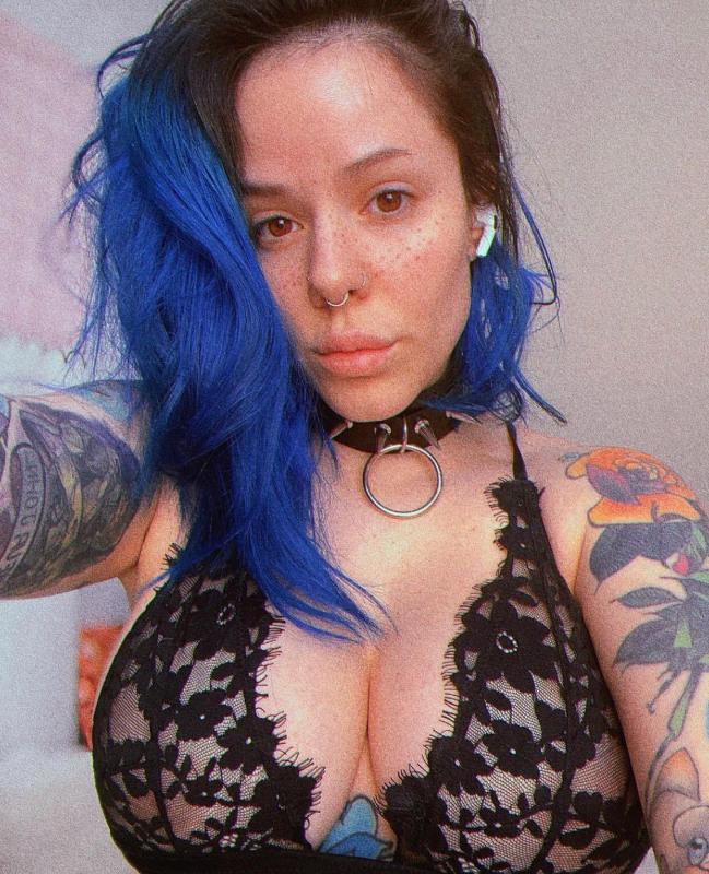 I AM AVAILABLE FOR HOOKUP🍆🍆👅